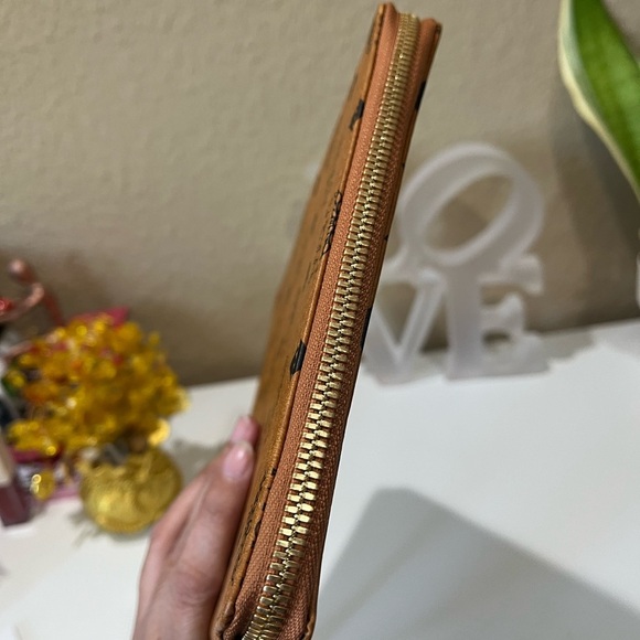 MCM COGNAC ORGANIZER - Picture 7 of 13